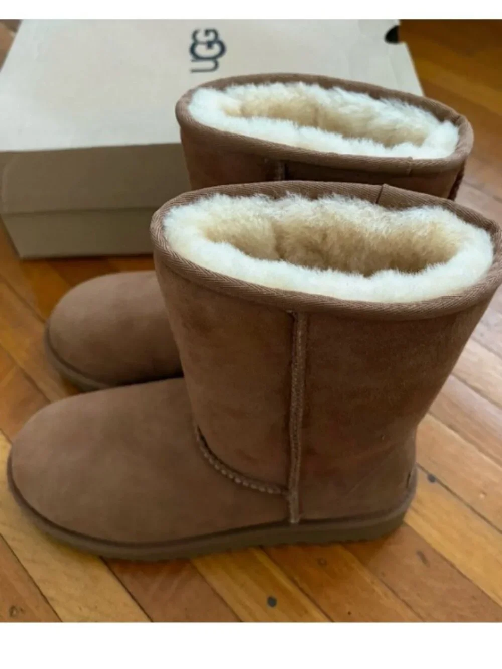 UGG Classic Short II Chestnut Suede Boots Women's US 6 NEW! Authentic w/ receipt